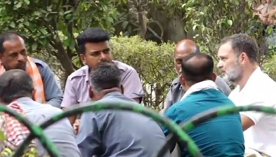 National News: ऑटो चालकों के बीच पहुंचे राहुल गांधी, दिल्ली के टोडरमल पार्क में जमीन पर बैठकर खाया खाना, ईरान संकट के बीच ईंधन के बढ़े दामों पर जाना हाल